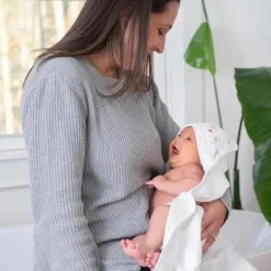 Aden + Anais - 2 Pk Essential Elefante Circo Toalha de banho com capuz para bebê