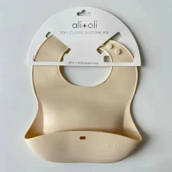 Ali + Oli Silicone Baby Babador Roll Up &amp; Stay Closed (Areia)