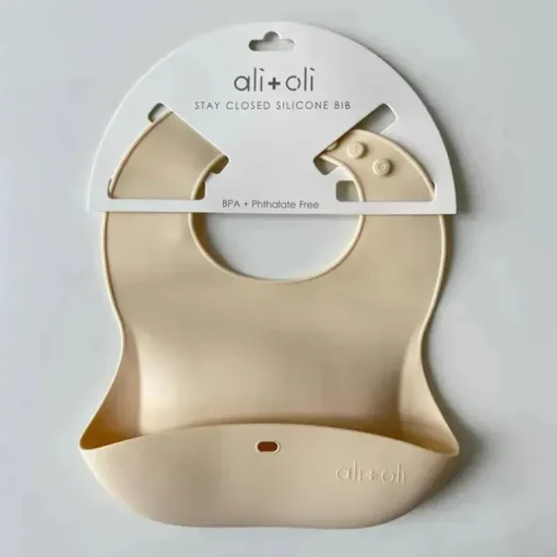 Ali + Oli Silicone Baby Babador Roll Up &amp; Stay Closed (Areia)