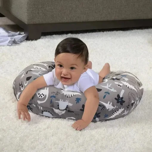 Almofada de alimentação e apoio infantil Boppy - dinossauros cinza