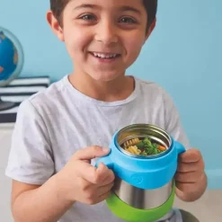 B.box - Frasco de comida isolado em ardósia azul com garfo