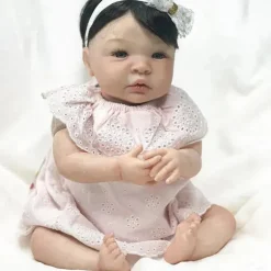 Boneca Reborn - Vinil Branco e Peruca Preta, Shyann