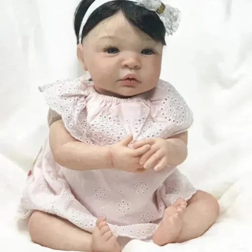Boneca Reborn - Vinil Branco e Peruca Preta, Shyann