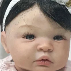Boneca Reborn - Vinil Branco e Peruca Preta, Shyann