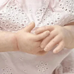Boneca Reborn - Vinil Branco e Peruca Preta, Shyann