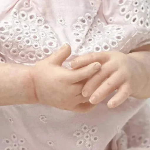Boneca Reborn - Vinil Branco e Peruca Preta, Shyann