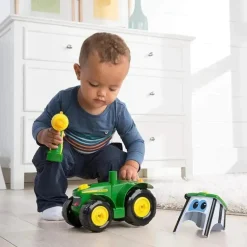 Brinquedo trator Build-A-Johnny da Tomy John Deere