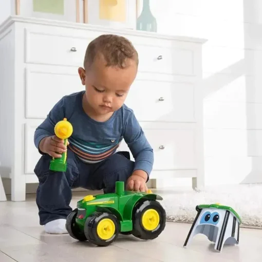 Brinquedo trator Build-A-Johnny da Tomy John Deere