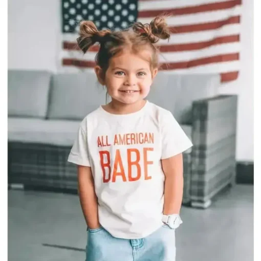 Camiseta infantil 97 Design &amp; Co - All American Babe, 4 de julho