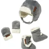 Conjunto de chapéus de inverno para crianças, luvas e botas Tomy JJ Cole, cinza