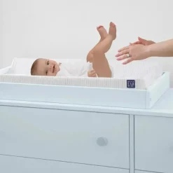 Delta Children - Trocador Gap BabyGap Contoured com capa refrescante, listra cinza