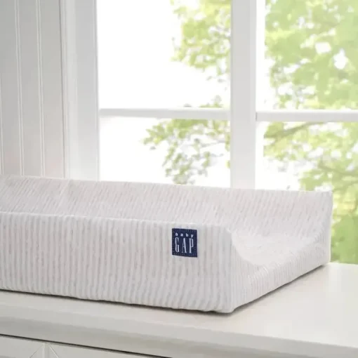 Delta Children - Trocador Gap BabyGap Contoured com capa refrescante, listra cinza