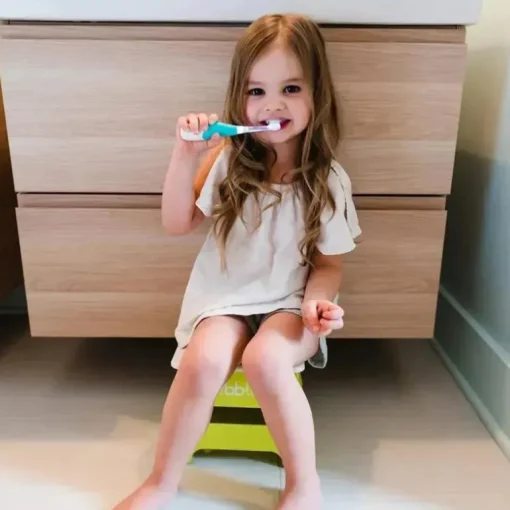 Escova de dentes sônica de 2 estágios Bbluv Sonik para bebês e crianças pequenas, branca/acqua