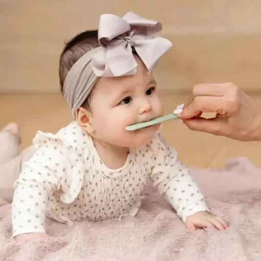 Ezpz - Escova de dentes Baby-Led™ + Depressor de língua sensorial Pacote duplo, Sage