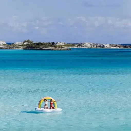 Funboy - Flutuador gigante inflável de luxo para piscina com espreguiçadeira Rainbow Cloud Island