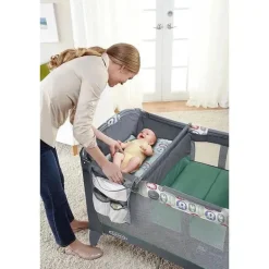 Graco - Pack 'N Play Playard para recém-nascidos, trocador e transporte, Manor