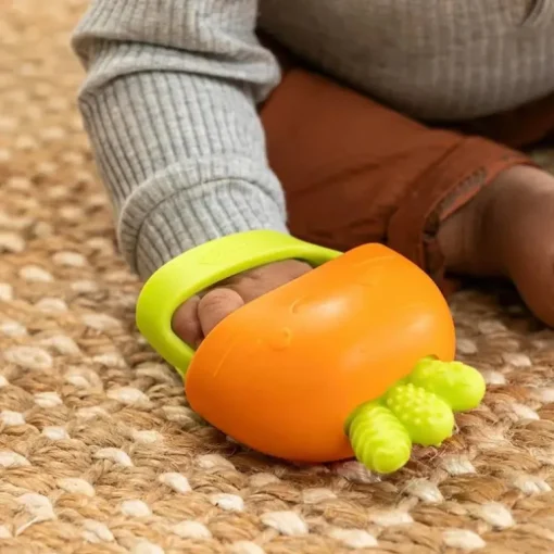 Infantino - Handy Dandy Teething Miitt, Carrot