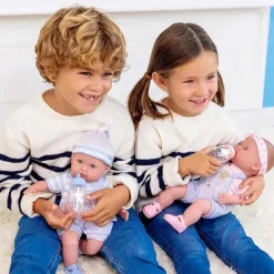 JC Toys - Bonecos gêmeos de corpo macio, conjunto de presente de 12 peças com olhos abertos/fechados, 2 anos +