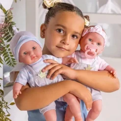 JC Toys - Bonecos gêmeos de corpo macio, conjunto de presente de 12 peças com olhos abertos/fechados, 2 anos +