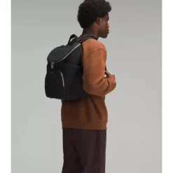 Lululemon - New Parent Backpack 17L, Black/Trench