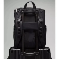 Lululemon - New Parent Backpack 17L, Black/Trench