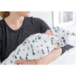 Mary Meyer - Conjunto Lulujo Hello World Hat &amp; Swaddle, triângulos marinhos