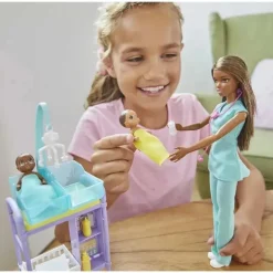 Mattel - Barbie Careers Baby Doctor Playset