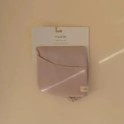 Mushie – Babador de bebê de manga comprida, tecido impermeável, ajuste ajustável para idades de 6 a 24 meses, blush
