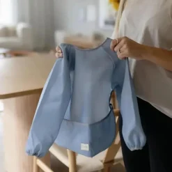 Mushie – babador de manga comprida, tecido impermeável, ajuste ajustável para idades de 6 a 24 meses, ventos alísios