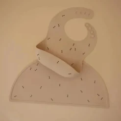Mushie - babador de silicone para bebê, ajuste ajustável à prova d'água, abelhas
