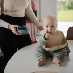 Mushie - babador de silicone para bebê, ajuste ajustável à prova d'água, abelhas