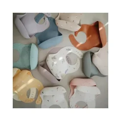 Mushie - Babete de bebê de silicone - Arco-íris