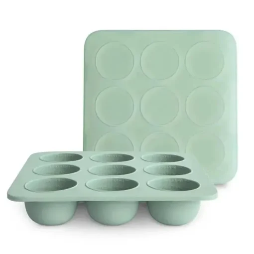 Mushie - Bandeja de silicone para freezer de comida para bebê com tampa, 9 xícaras de 1,5 onças, Cambridge Blue