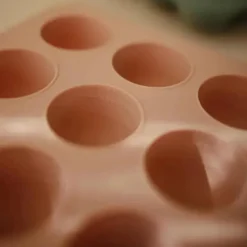 Mushie - Bandeja de silicone para freezer de comida para bebê com tampa, 9 xícaras de 1,5 onças, Cambridge Blue