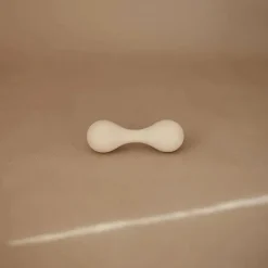 Mushie - Brinquedo de chocalho de bebê de silicone que muda de areia