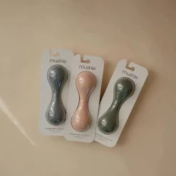 Mushie - brinquedo de chocalho de silicone para bebê, Tradewinds