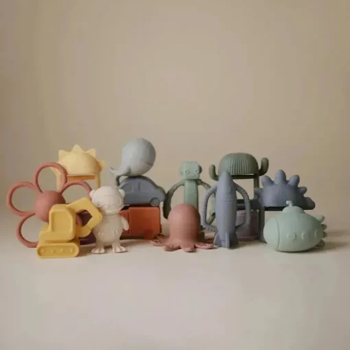 Mushie - Brinquedo mordedor de silicone para bebê com chocalho de foguete