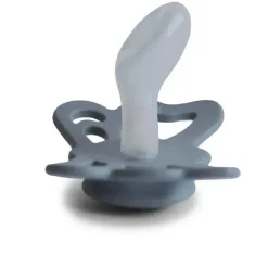 Mushie - Chupeta anatômica de silicone borboleta cinza/cinza prateada 2Pk, 6/18M