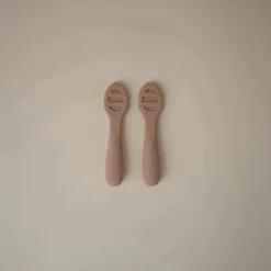 Mushie - Colheres de silicone para primeira alimentação para bebês, pacote com 2, areia móvel natural