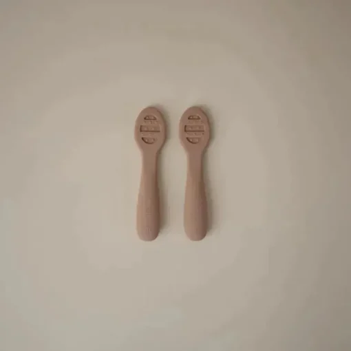 Mushie - Colheres de silicone para primeira alimentação para bebês, pacote com 2, areia móvel natural