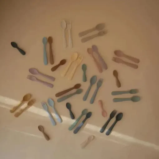 Mushie - colheres de silicone para crianças pequenas, pacote com 2, areia natural/mudável