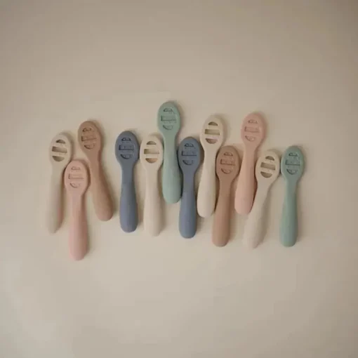 Mushie - Colheres de silicone para primeira alimentação para bebês, pacote com 2, areia móvel natural