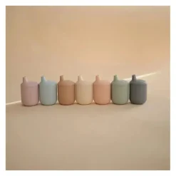 Mushie - Copo com canudinho de silicone, areia movediça