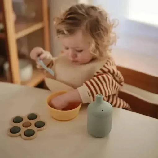 Mushie - Copo com canudinho 100% silicone para bebê, 6 meses ou mais, lilás macio