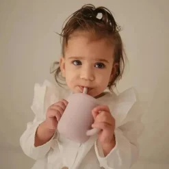 Mushie - Copo de treinamento de silicone e canudo, lilás suave