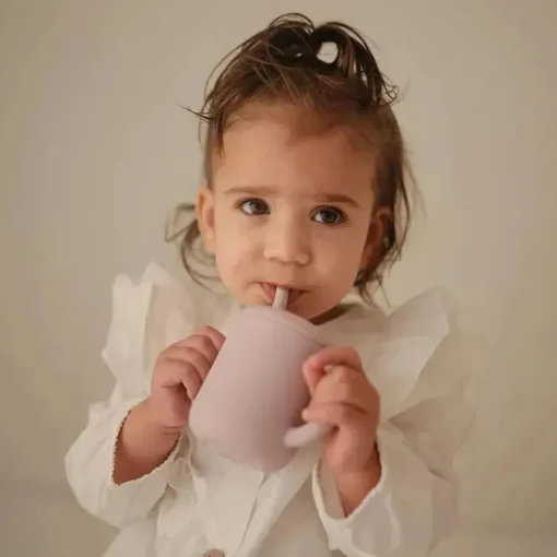 Mushie - Copo de treinamento de silicone e canudo, lilás suave