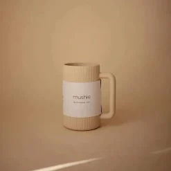 Mushie - Copo para enxágue de banho de bebê, areia movediça