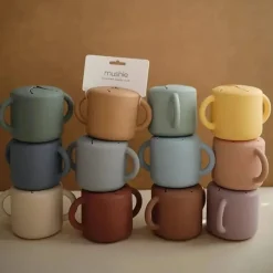 Mushie - Copo para lanche de silicone para bebês, areia movediça