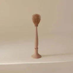 Mushie - Escova para mamadeira, silicone macio com base de sucção, natural