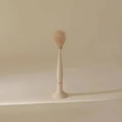 Mushie - Escova para mamadeira, silicone macio com base de sucção, areia móvel